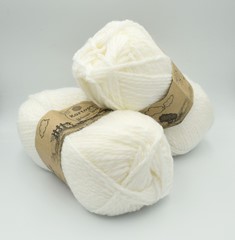 Zdjęcie włóczki Kartopu Melange Wool białej. 