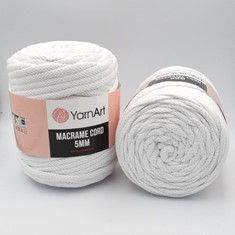 Zdjęcie sznurka Macrame Cord 5 mm białego.