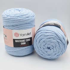 Zdjęcie sznurka Macrame Cord 5 mm błękitnego.