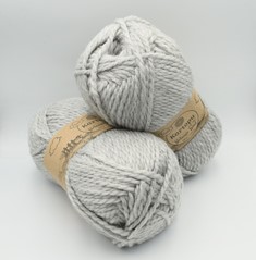 Zdjęcie włóczki Kartopu Melange Wool srebrnej.