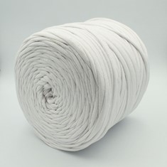 Zdjęcie włóczki T-shirt Yarn białej. 
